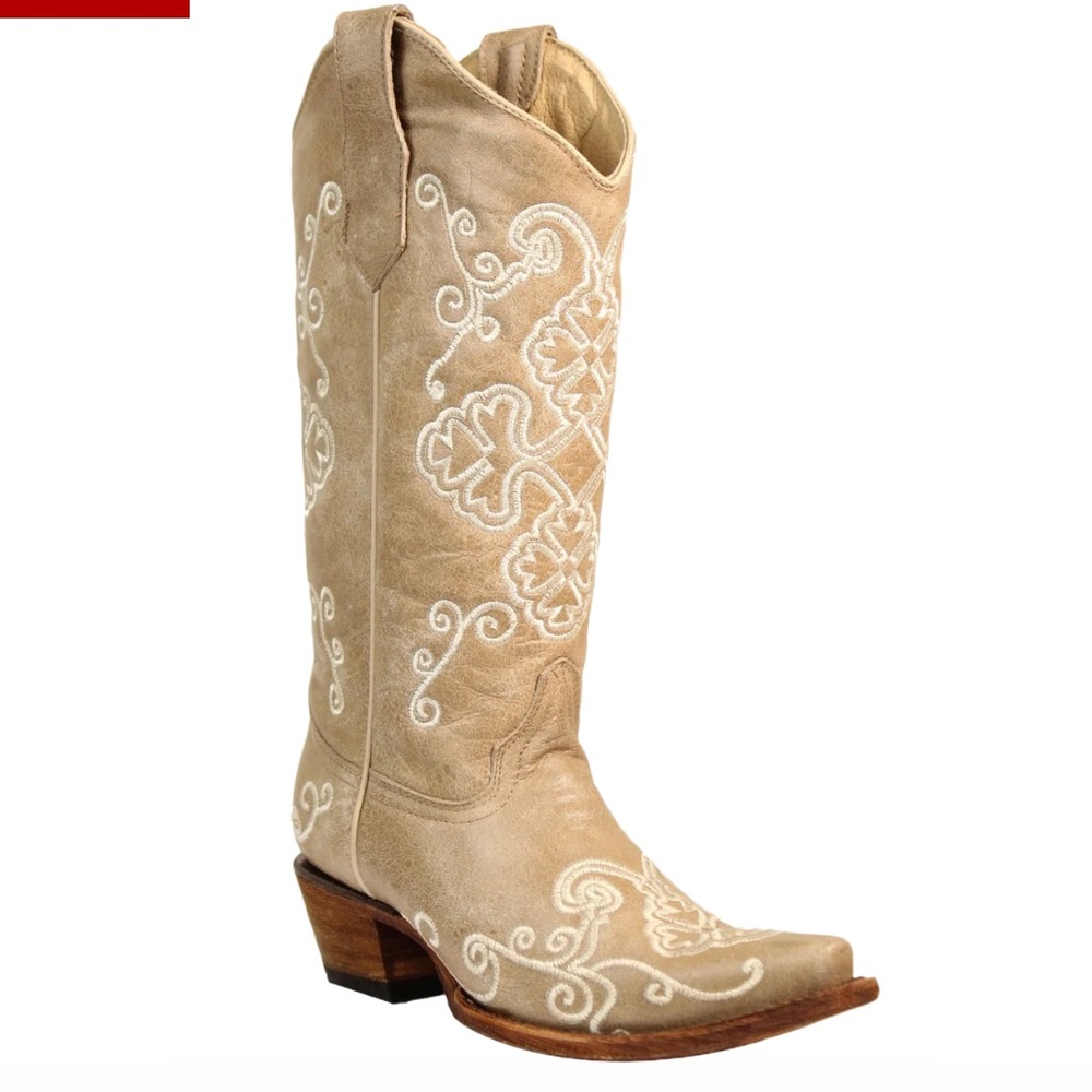 CORRAL WOMEN CIRCLE G TAN EMBROIDERED COWBOY BOOTS,ONLY WORN ONCE.